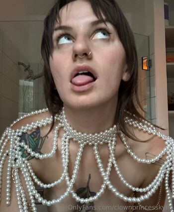 kyli / clownprincesskylie nude photo #32