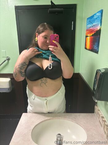 OnlyFans / coconutbasil nude photo #1
