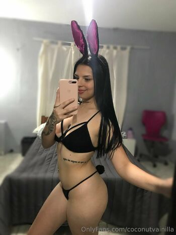 OnlyFans / coconutvainilla nude photo #13