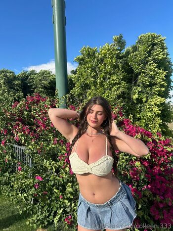 Collee / colleen.333 nude photo #6