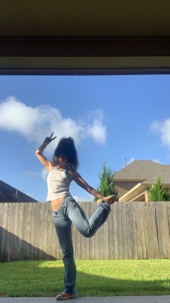 LuxxxTheFo / comfyqueen / hvnny.bvnny / .comfy.queen / comfyqueen19 nude photo #1