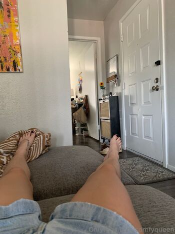 LuxxxTheFo / comfyqueen / hvnny.bvnny / .comfy.queen / comfyqueen19 nude photo #8