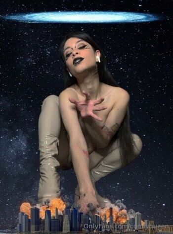 LuxxxTheFo / comfyqueen / hvnny.bvnny / .comfy.queen / comfyqueen19 nude photo #13