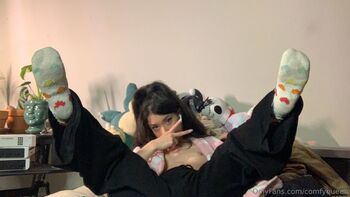 LuxxxTheFo / comfyqueen / hvnny.bvnny / .comfy.queen / comfyqueen19 nude photo #17