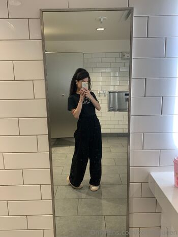 LuxxxTheFo / comfyqueen / hvnny.bvnny / .comfy.queen / comfyqueen19 nude photo #19