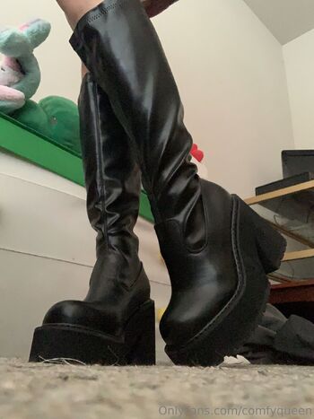 LuxxxTheFo / comfyqueen / hvnny.bvnny / .comfy.queen / comfyqueen19 nude photo #30