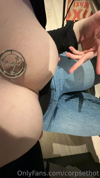 eva / corpsethot nude photo #14