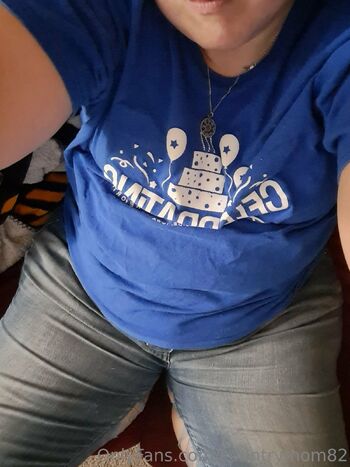 Amber / countrymom82 nude photo #2