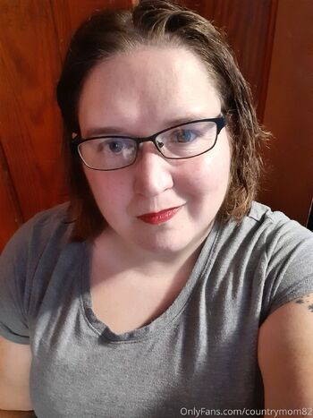 Amber / countrymom82 nude photo #4