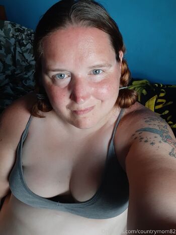 Amber / countrymom82 nude photo #10