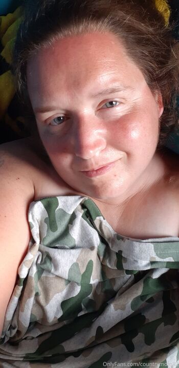 Amber / countrymom82 nude photo #11