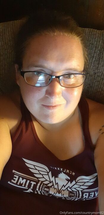 Amber / countrymom82 nude photo #12