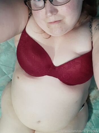 Amber / countrymom82 nude photo #14