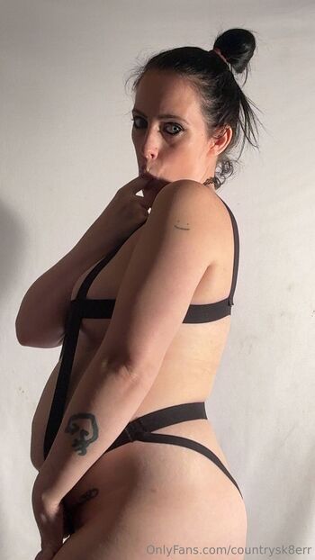 Brittan / countrysk8err / countrysk8er / brittanyterry25 nude photo #13