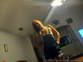Countryyblondegir / countryyblondegirl nude photo #33