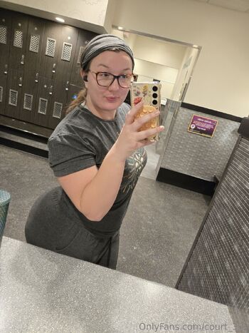 Cour / court_3_3 nude photo #1