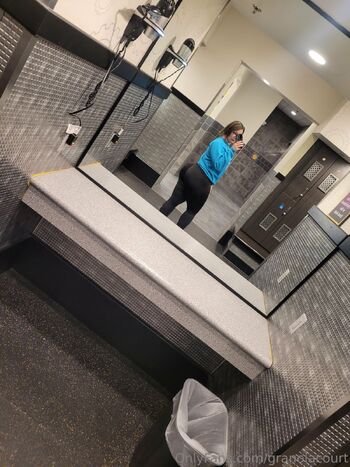 Cour / court_3_3 nude photo #8