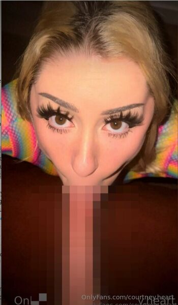 Courtney / courtney.heart nude photo #20