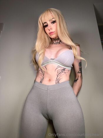 Courtney / courtney.heart nude photo #25