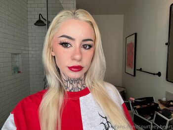 Courtney / courtney.heart nude photo #35