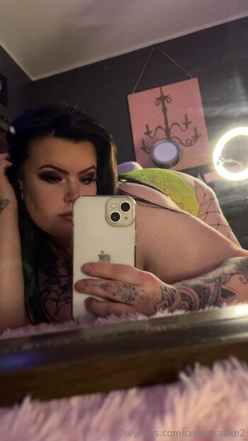 OnlyFans / creamcaake2 nude photo #9