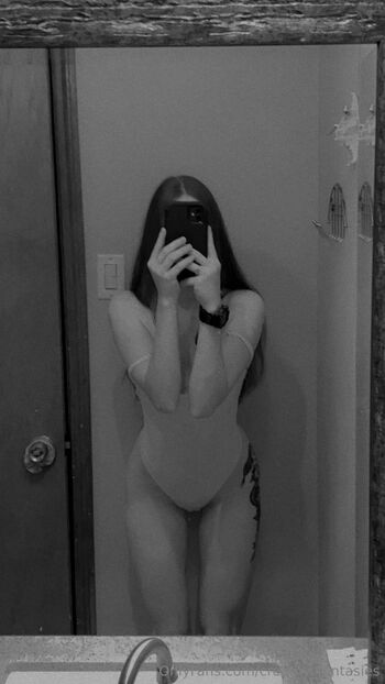 VeryCherr / creamy_fantasies nude photo #2