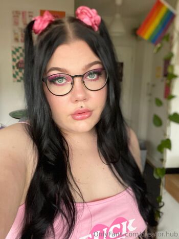 Creator Hub 18.7 / creator.hub nude photo #19