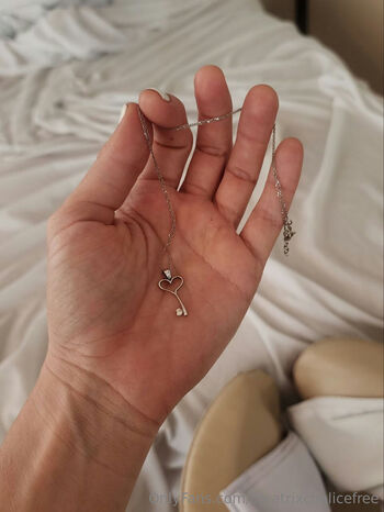 Goddess Creatrix Chalice FRE / creatrixchalicefree nude photo #11