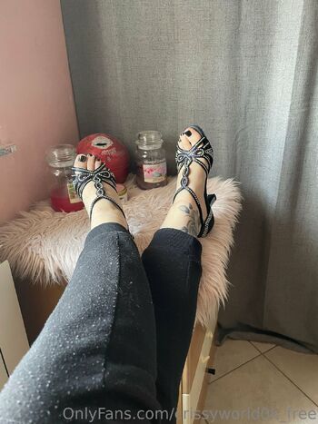 Criss / crissyworld0k_free nude photo #6