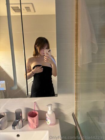 Laetiti / crystiurkitty nude photo #11