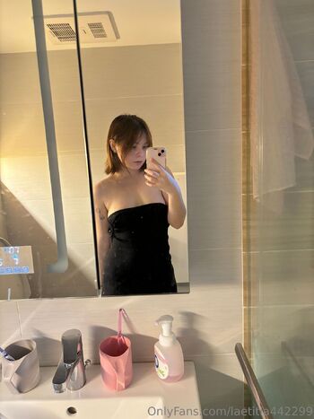 Laetiti / crystiurkitty nude photo #12