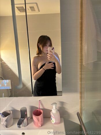 Laetiti / crystiurkitty nude photo #13