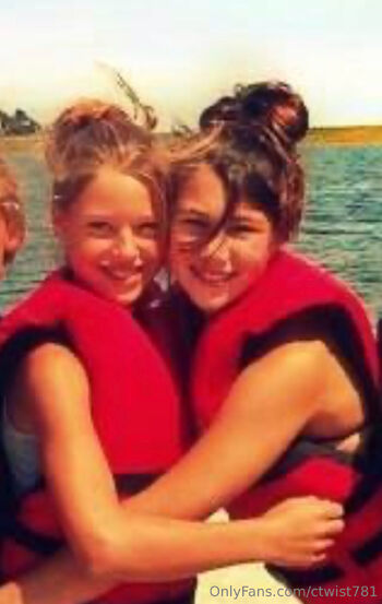 Courtney Savag / ctwist781 nude photo #5