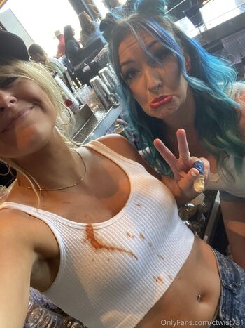 Courtney Savag / ctwist781 nude photo #22