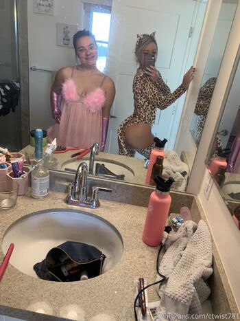 Courtney Savag / ctwist781 nude photo #30