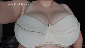 Crysta / cuddly_vampire / cuddly_vamp99 nude photo #16