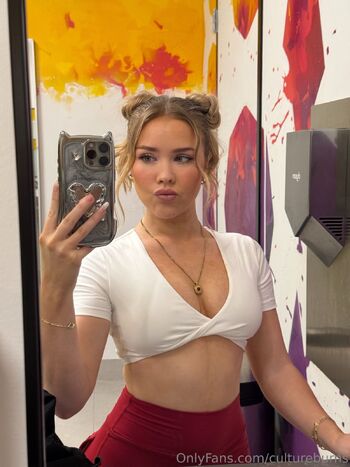 Cat / cultureburns nude photo #17