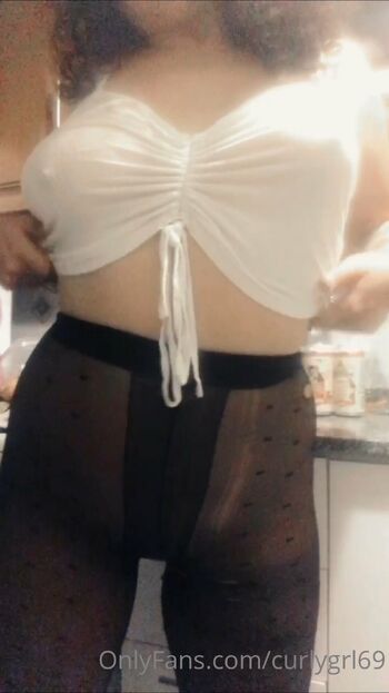 𝐋 𝐀 𝐃 𝐘 𝐂 𝐔 𝐑 𝐋 𝐘 / curlygrl69 nude photo #19