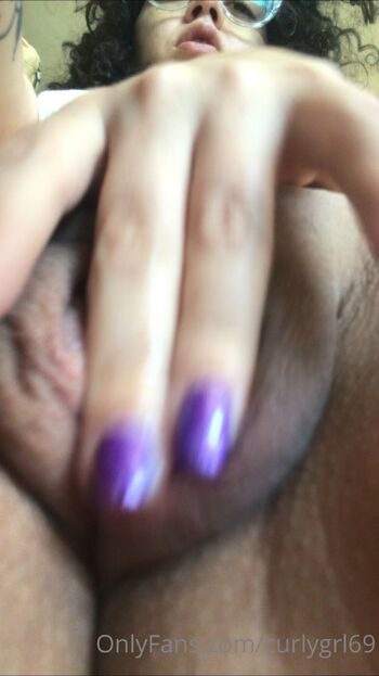𝐋 𝐀 𝐃 𝐘 𝐂 𝐔 𝐑 𝐋 𝐘 / curlygrl69 nude photo #25
