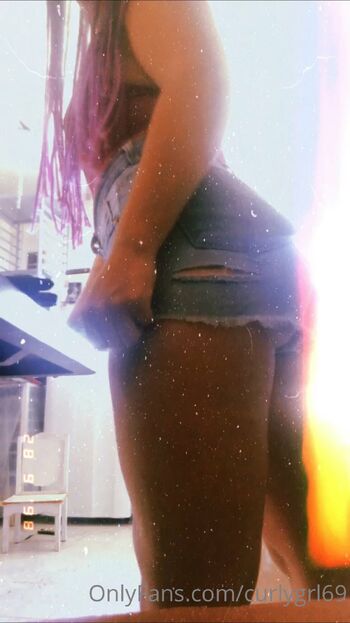 𝐋 𝐀 𝐃 𝐘 𝐂 𝐔 𝐑 𝐋 𝐘 / curlygrl69 nude photo #33
