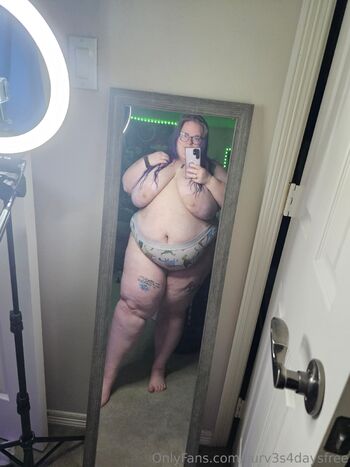 Lilyth Baker PP / curv3s4daysfree nude photo #18