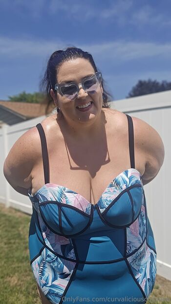 Curvaliciou / curvaliciouscupcake nude photo #2