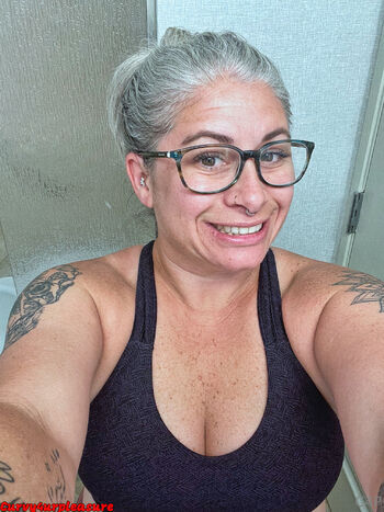 curvy4urpleasur / curvy4urpleasure nude photo #17