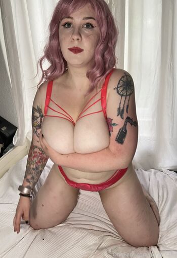 Carl / curvy_carly nude photo #17