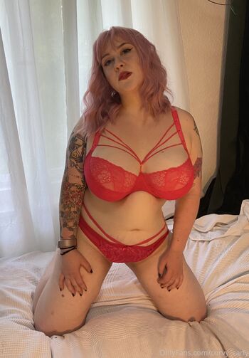 Carl / curvy_carly nude photo #19