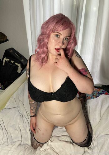 Carl / curvy_carly nude photo #21