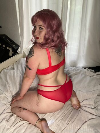 Carl / curvy_carly nude photo #28