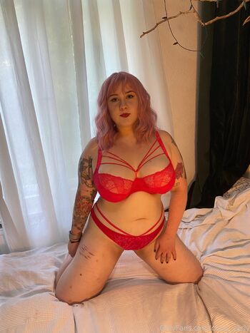 Carl / curvy_carly nude photo #29