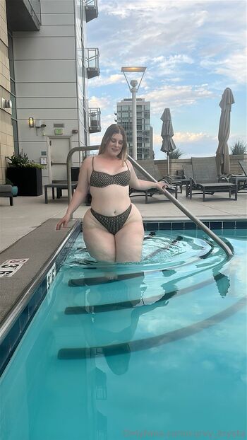 Curvy Kryst / curvy_krysta nude photo #16