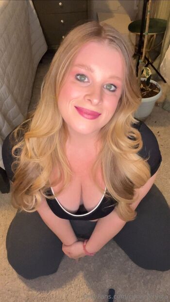 Curvy Kryst / curvy_krysta nude photo #17